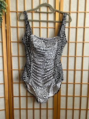 Calvin Klein Black White Ruched One Piece Swimsuit Size 14 Slimming